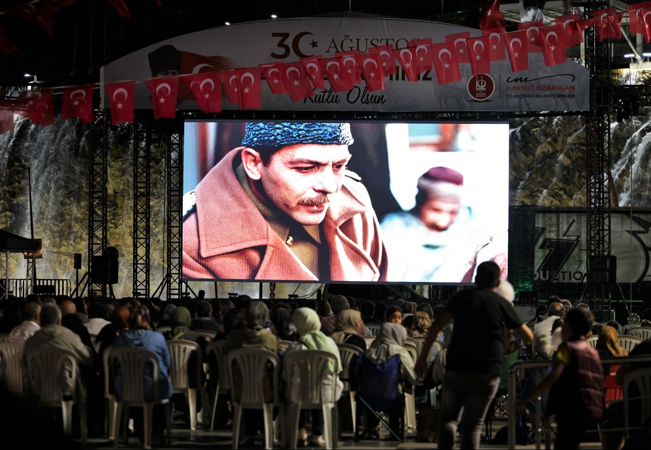 30 Ağustos Zaferi anısına “Veda” filmi Keçiören`de dev ekranda izletildi