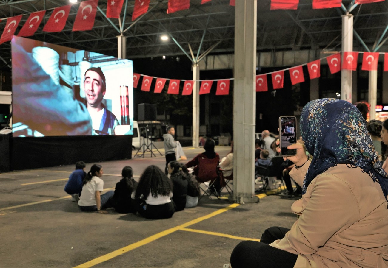 Keçiören’de açık hava sinema günleri’nde “Bizim Aile” keyfi